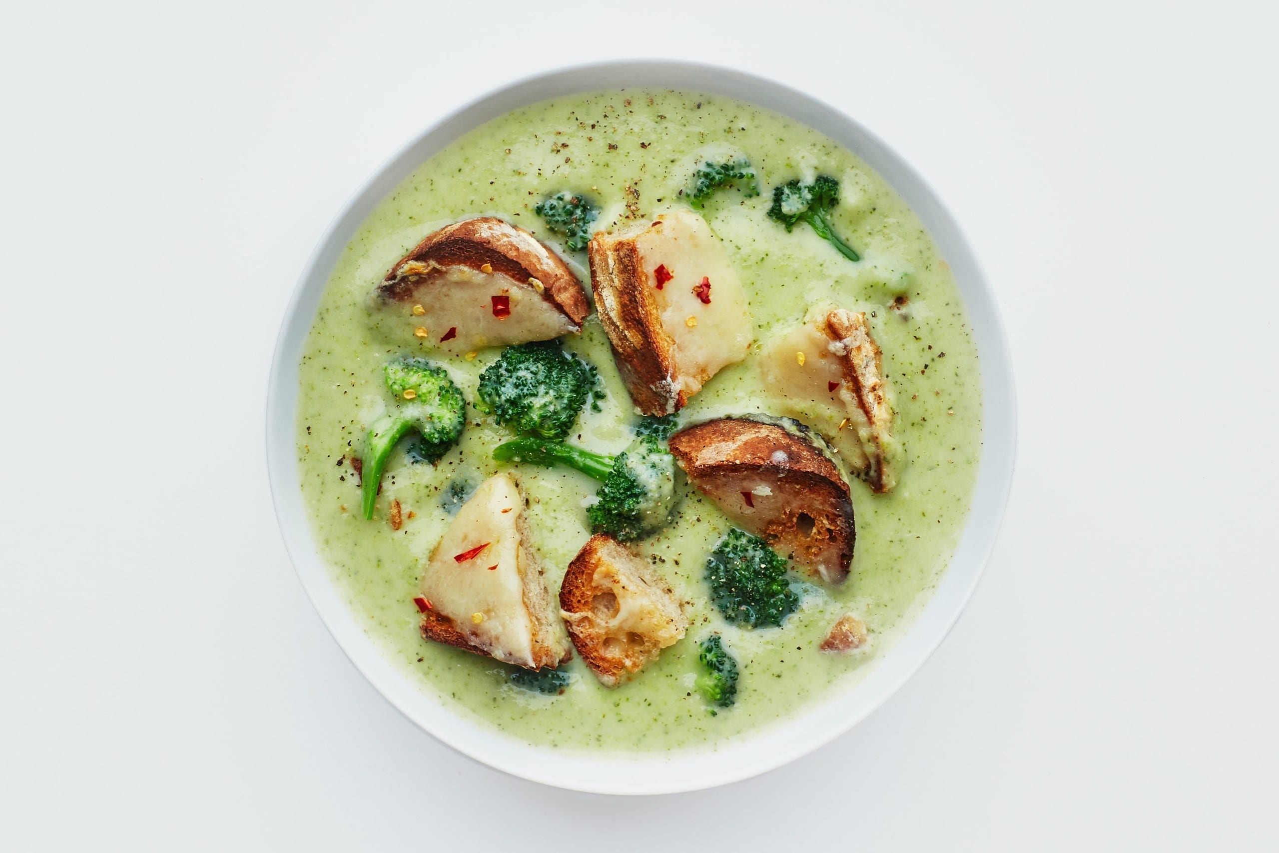 Easy Soup Recipes, Broccoli Cheddar Soup, Weeknight Soup recipes, comfort food recipes, healthy recipes