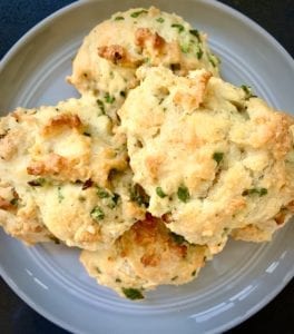 easy drop biscuits recipe, sour cream and chive drop biscuits, easy drop biscuit recipe, easy sour cream drop biscuit recipe, sour cream drop biscuit recipe, drop biscuit recipe, flaky drop biscuit recipe