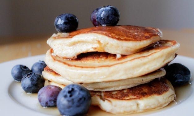 The Fluffiest Protein Pancakes WIthout Banana