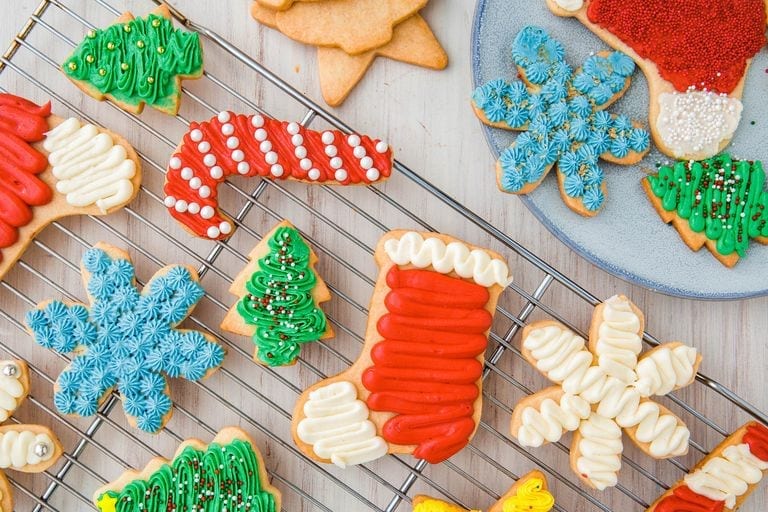 christmas dessert recipes, sugar cookie recipe, best sugar cookie recipe, sugar cookies for decorating, how to decorate sugar cookies, recipe for decorated sugar cookies